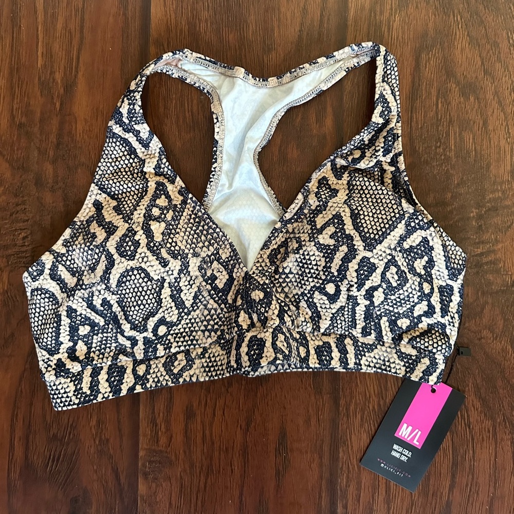 LiCi fit sports bra